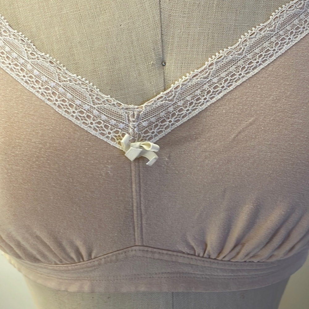 Gilligan & O’Malley Nude nursing bra with lace detail 2XL - Picture 3 of 8